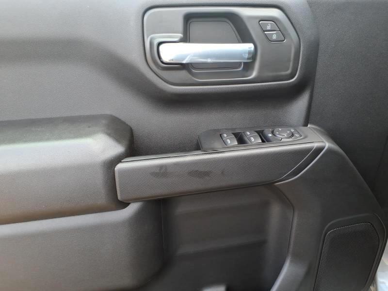Chevrolet Silverado 1500 Custom Crew Cab 4WD 2026