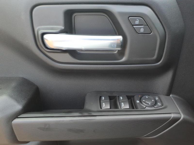 Chevrolet Silverado 1500 Custom Crew Cab 4WD 2026