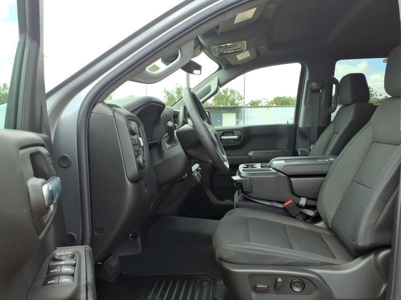 Chevrolet Silverado 1500 Custom Crew Cab 4WD 2026