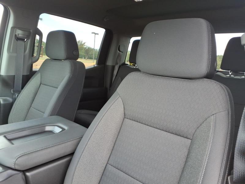 Chevrolet Silverado 1500 Custom Crew Cab 4WD 2026