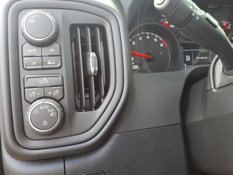 Chevrolet Silverado 1500 Custom Crew Cab 4WD 2026