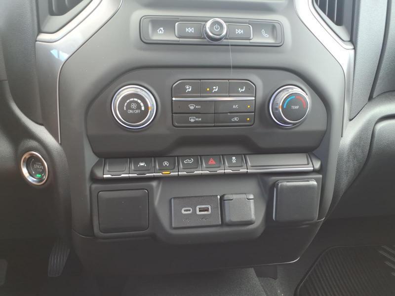 Chevrolet Silverado 1500 Custom Crew Cab 4WD 2026