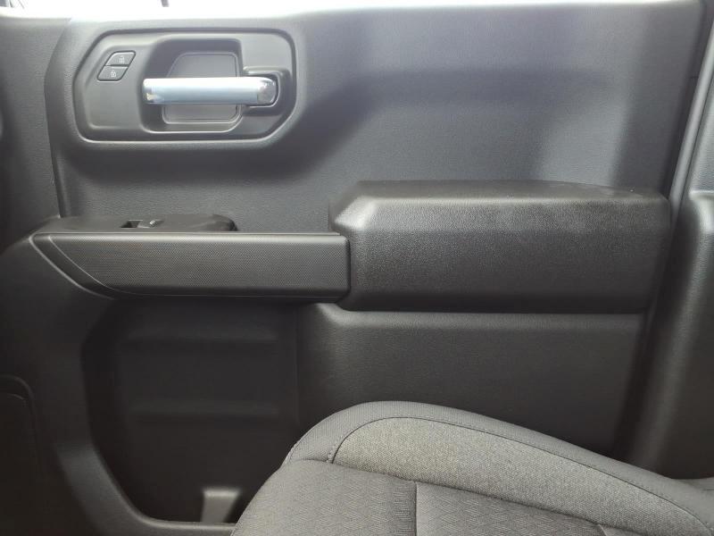 Chevrolet Silverado 1500 Custom Crew Cab 4WD 2026