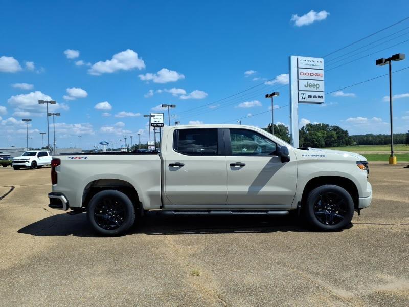 Chevrolet Silverado 1500 Custom Crew Cab 4WD 2026