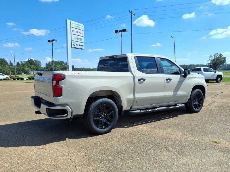 Chevrolet Silverado 1500 Custom Crew Cab 4WD 2026
