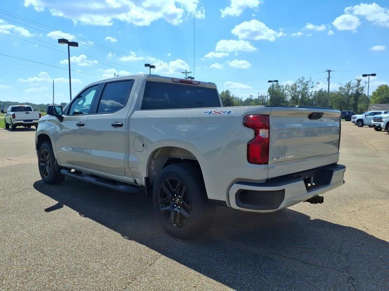 Chevrolet Silverado 1500 Custom Crew Cab 4WD 2026