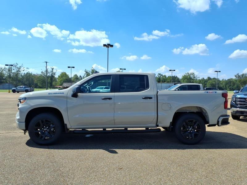 Chevrolet Silverado 1500 Custom Crew Cab 4WD 2026