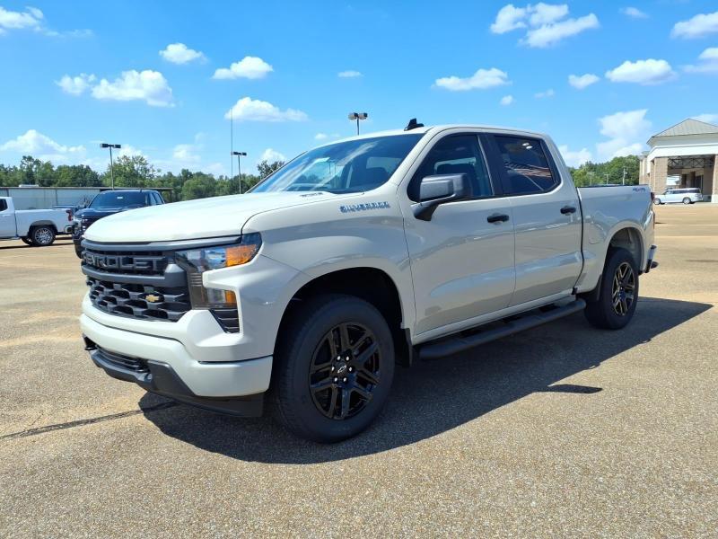 Chevrolet Silverado 1500 Custom Crew Cab 4WD 2026