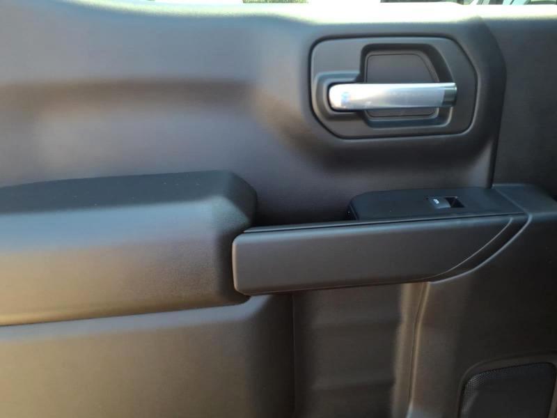 Chevrolet Silverado 1500 Custom Crew Cab 4WD 2026