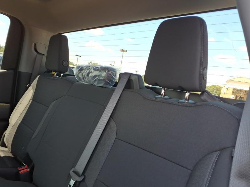 Chevrolet Silverado 1500 Custom Crew Cab 4WD 2026