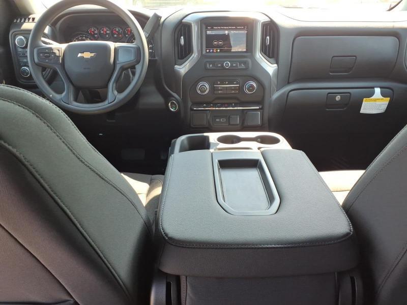 Chevrolet Silverado 1500 Custom Crew Cab 4WD 2026
