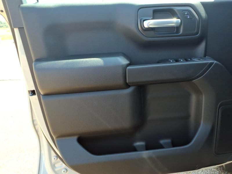 Chevrolet Silverado 1500 Custom Crew Cab 4WD 2026