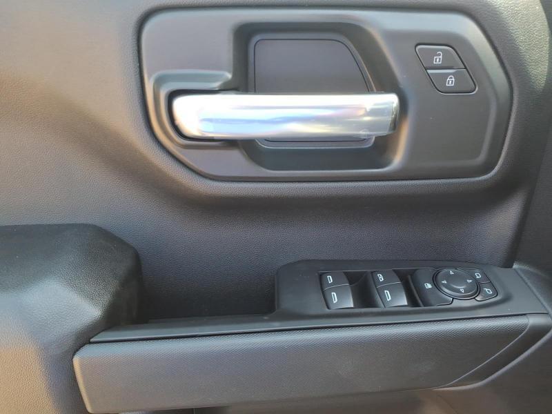 Chevrolet Silverado 1500 Custom Crew Cab 4WD 2026