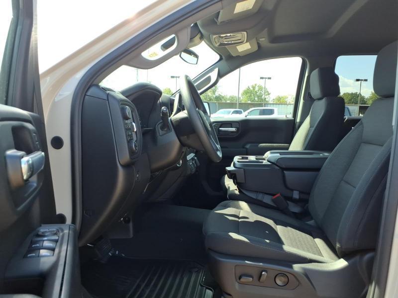 Chevrolet Silverado 1500 Custom Crew Cab 4WD 2026