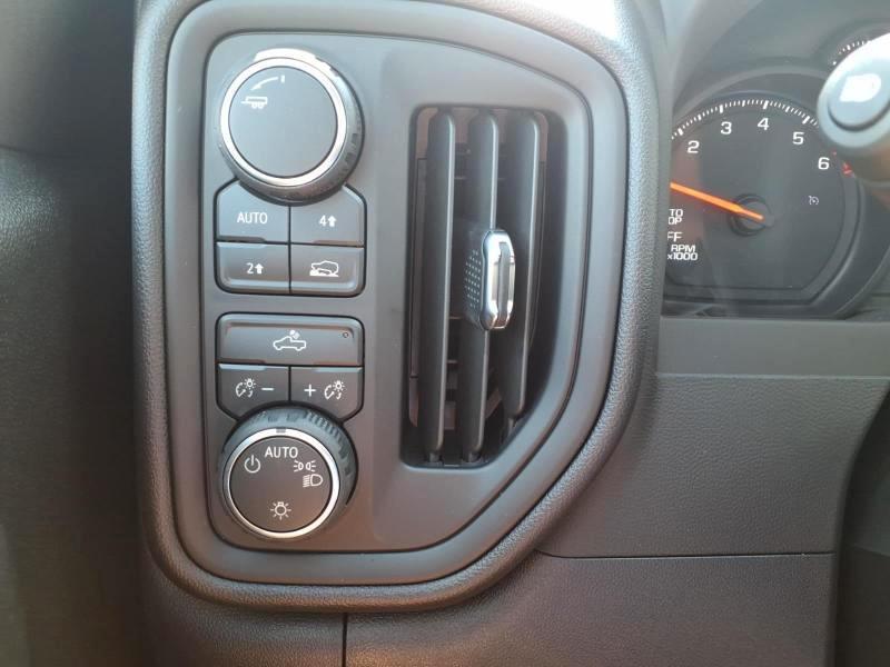 Chevrolet Silverado 1500 Custom Crew Cab 4WD 2026