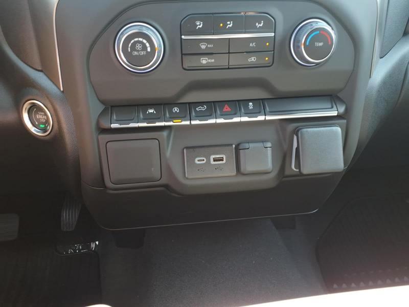 Chevrolet Silverado 1500 Custom Crew Cab 4WD 2026