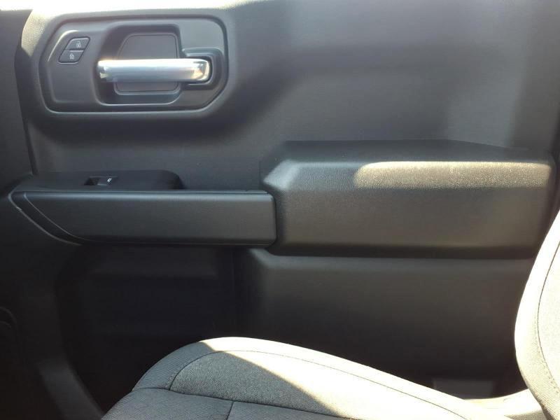 Chevrolet Silverado 1500 Custom Crew Cab 4WD 2026