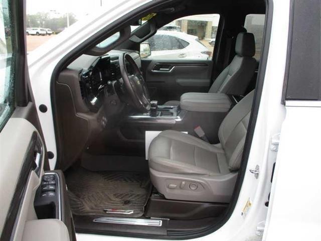 Chevrolet Silverado 1500 LTZ Crew Cab 4WD 2023