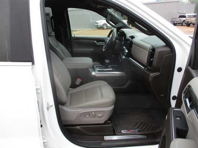 Chevrolet Silverado 1500 LTZ Crew Cab 4WD 2023