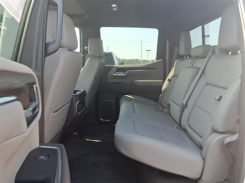 GMC Sierra 1500 SLT Crew Cab 4WD 2025