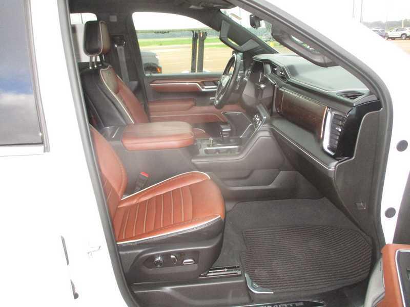 GMC Sierra 1500 Denali Ultimate Crew Cab 4WD 2025 GMC Sierra 1500 Denali Ultimate Crew Cab 4WD 2025