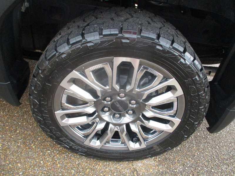 GMC Sierra 1500 Denali Ultimate Crew Cab 4WD 2025 GMC Sierra 1500 Denali Ultimate Crew Cab 4WD 2025