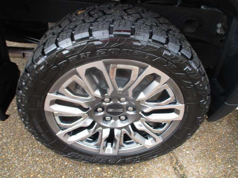 GMC Sierra 1500 Denali Ultimate Crew Cab 4WD 2025 GMC Sierra 1500 Denali Ultimate Crew Cab 4WD 2025