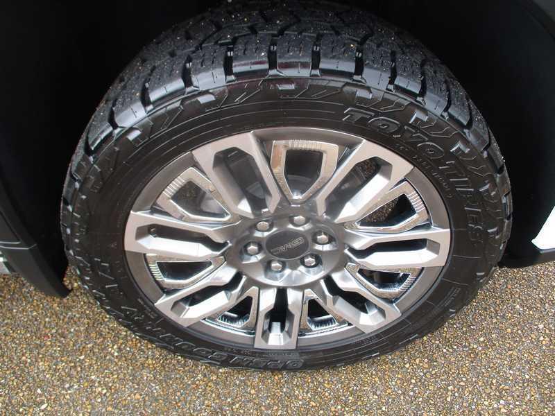 GMC Sierra 1500 Denali Ultimate Crew Cab 4WD 2025 GMC Sierra 1500 Denali Ultimate Crew Cab 4WD 2025