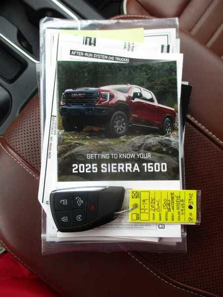 GMC Sierra 1500 Denali Ultimate Crew Cab 4WD 2025 GMC Sierra 1500 Denali Ultimate Crew Cab 4WD 2025