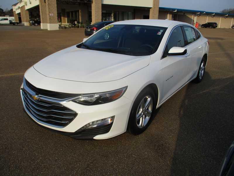 2024 Chevrolet Malibu 1LT photo 2