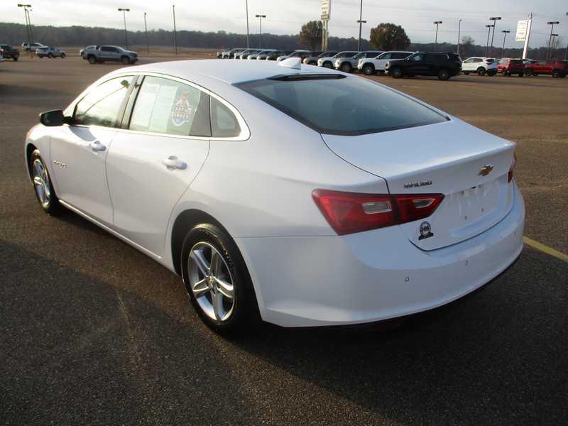 2024 Chevrolet Malibu 1LT photo 3