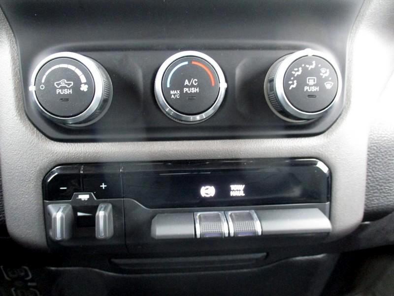 RAM 2500 Big Horn 4x4 Crew Cab 6'4" Box 2020