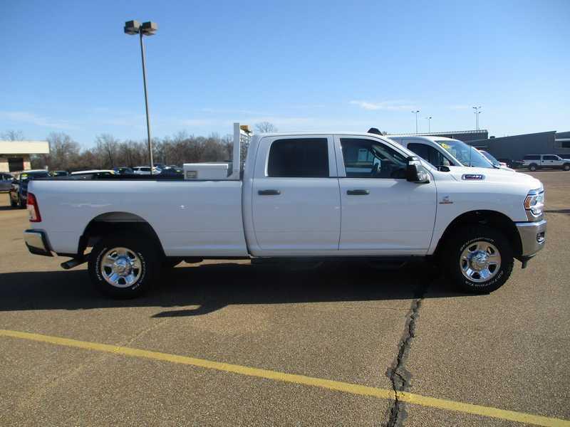 RAM 2500 Tradesman Crew Cab LWB 4WD 2023