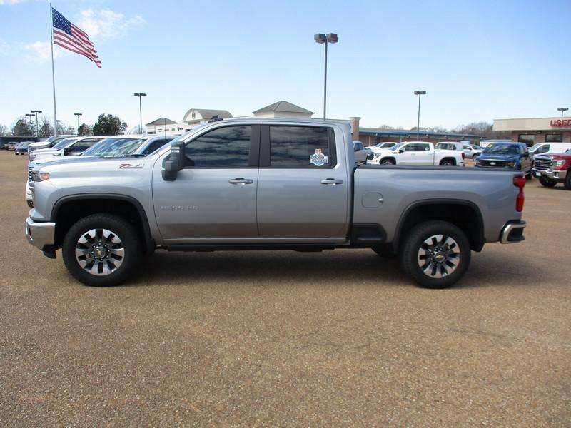 Chevrolet Silverado 2500HD LT Crew Cab Long Box 4WD 2025