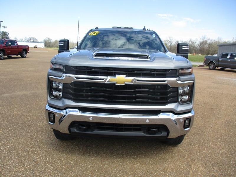 Chevrolet Silverado 2500HD LT Crew Cab Long Box 4WD 2025