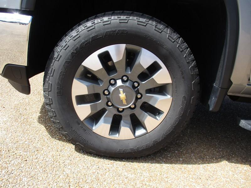 Chevrolet Silverado 2500HD LT Crew Cab Long Box 4WD 2025