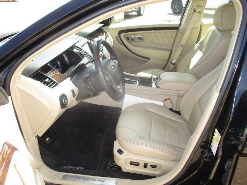 Ford Taurus Limited FWD 2013