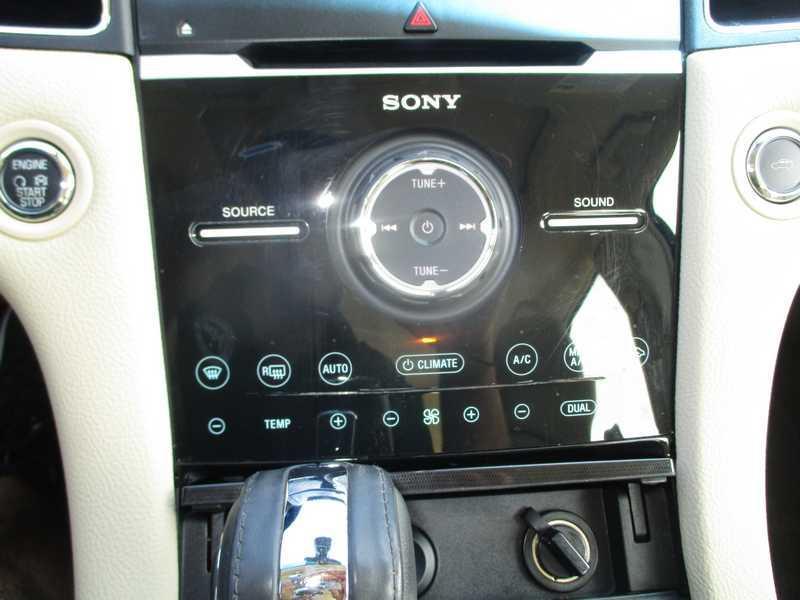Ford Taurus Limited FWD 2013