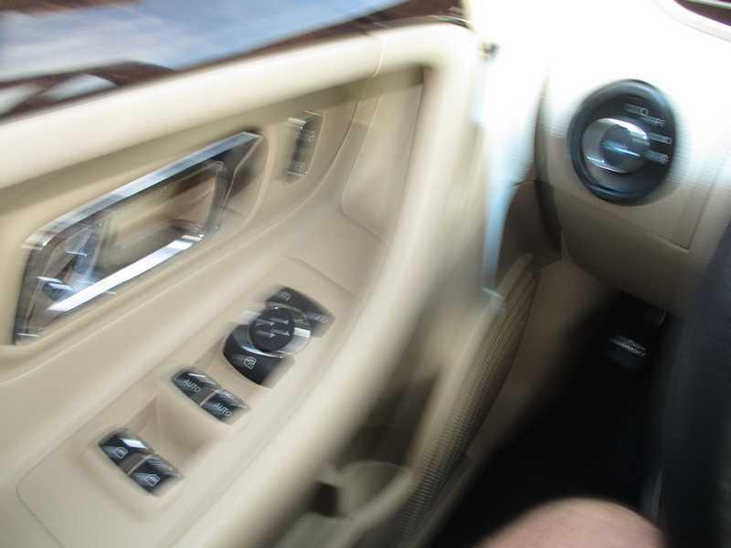 Ford Taurus Limited FWD 2013