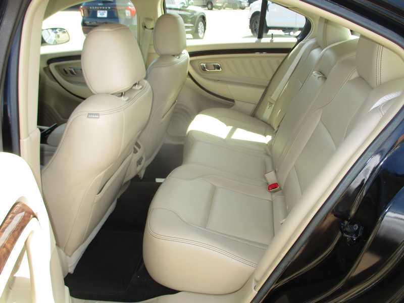Ford Taurus Limited FWD 2013