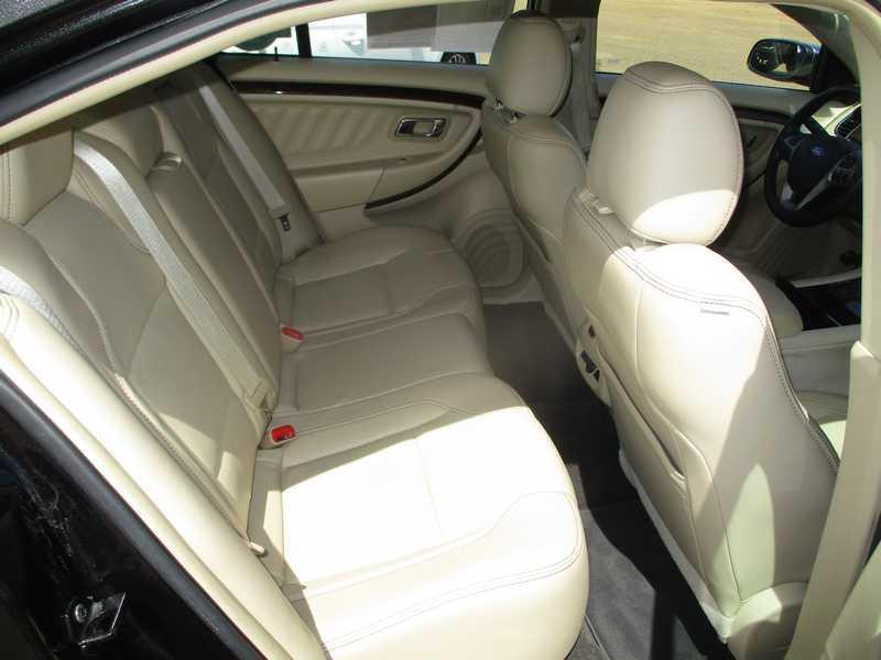 Ford Taurus Limited FWD 2013