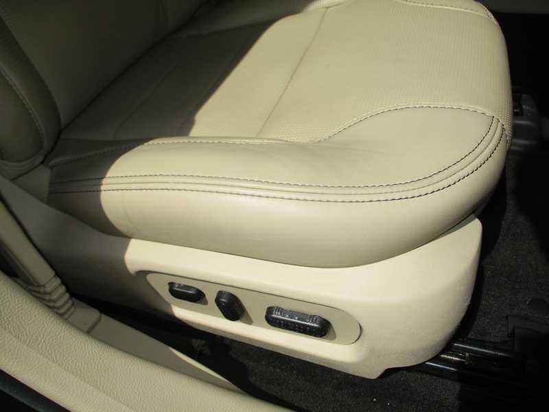 Ford Taurus Limited FWD 2013