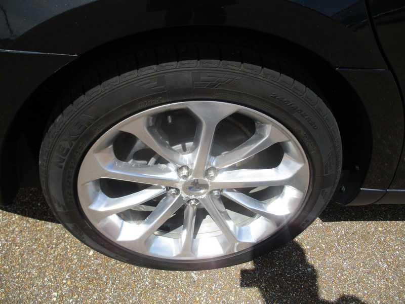 Ford Taurus Limited FWD 2013