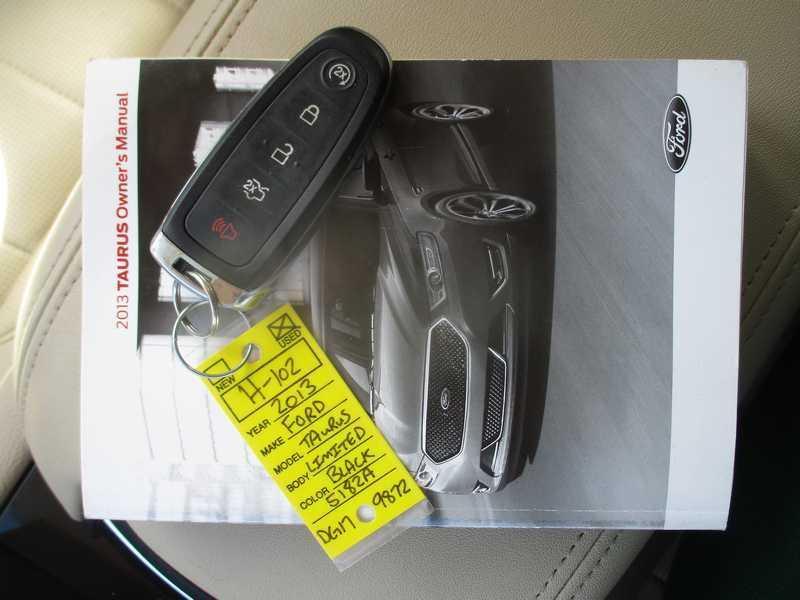 Ford Taurus Limited FWD 2013