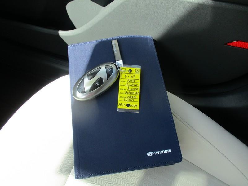 Hyundai Sonata Hybrid SEL 2025