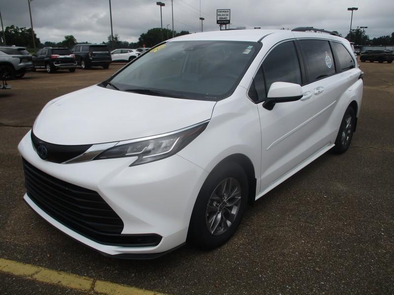 Toyota Sienna LE 8-Passenger 2022