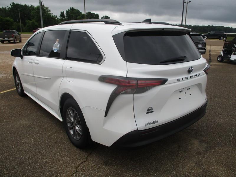 Toyota Sienna LE 8-Passenger 2022