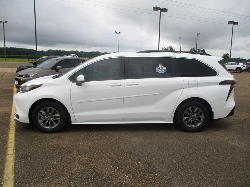 Toyota Sienna LE 8-Passenger 2022