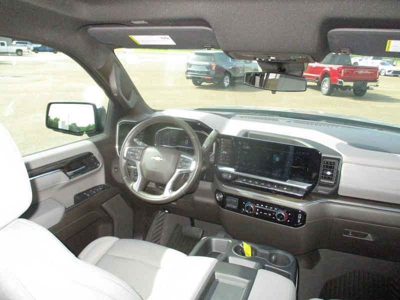 Chevrolet Silverado 1500 LT Crew Cab 4WD 2024