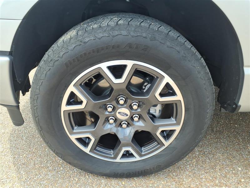 Ford F-150 STX SuperCrew 4WD 2025